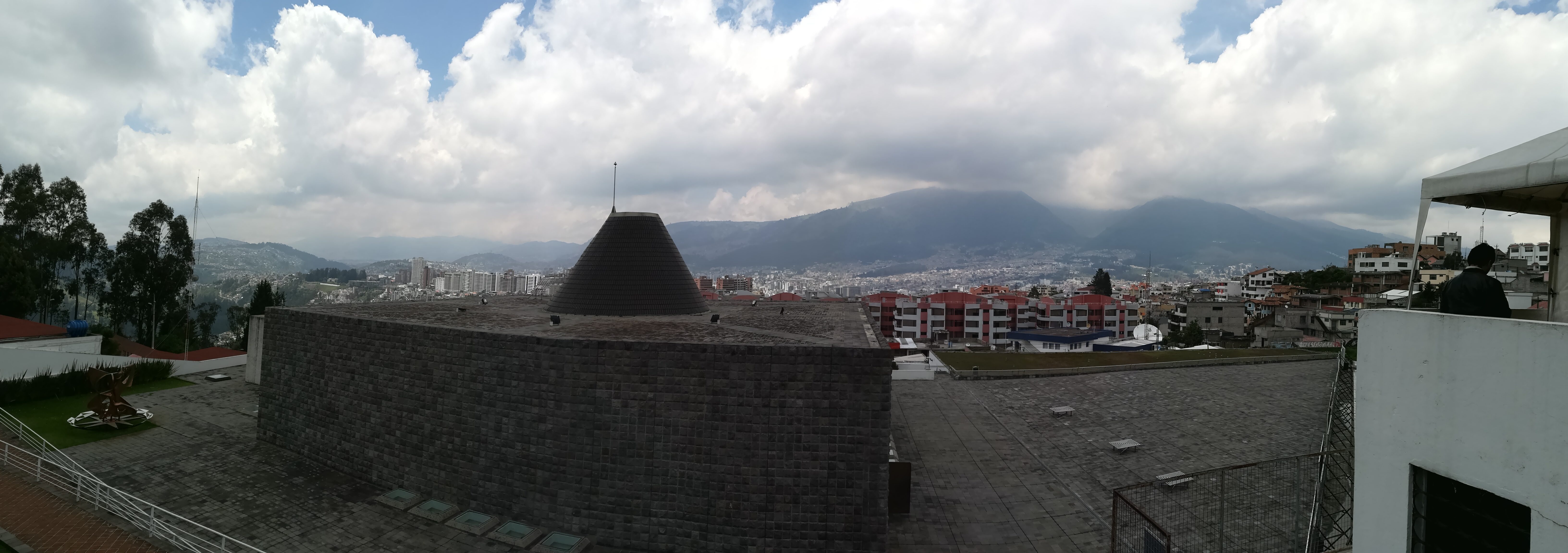 A walk around Quito. Capilla del Hombre and other 